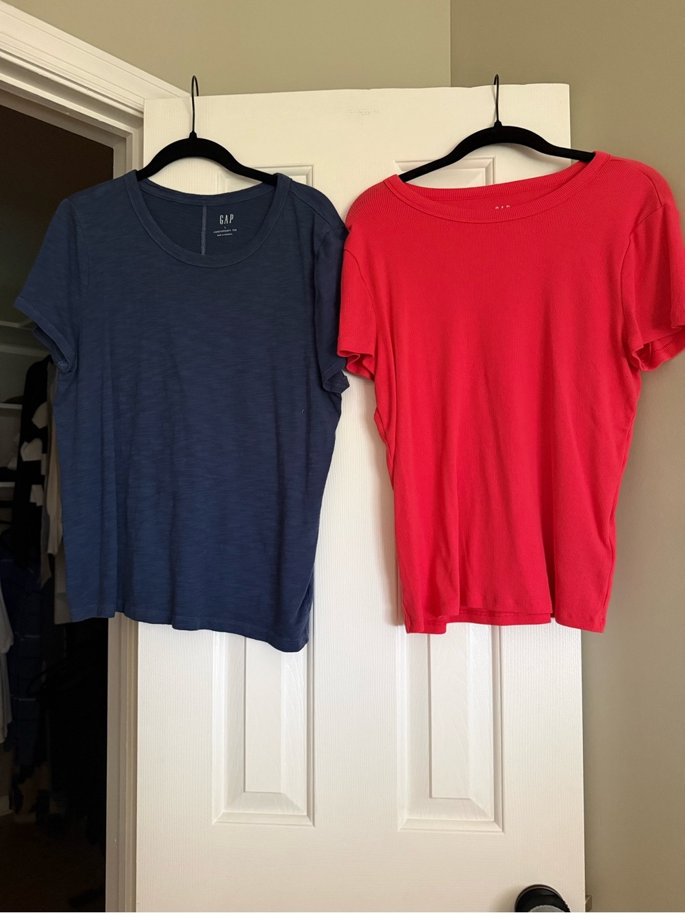 Classic Gap Short Sleeve Tshirts Wardrobe Staple Set Of 2 Size Large Capsule